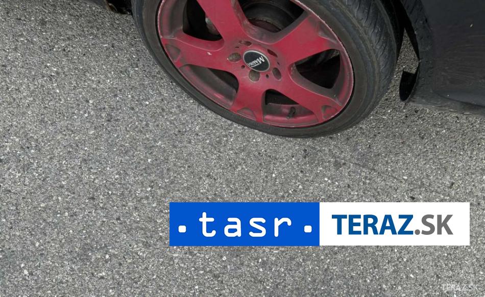 NARAZILO AUTO BEZ VODICA HLASIA 11 ZRANENYCH
