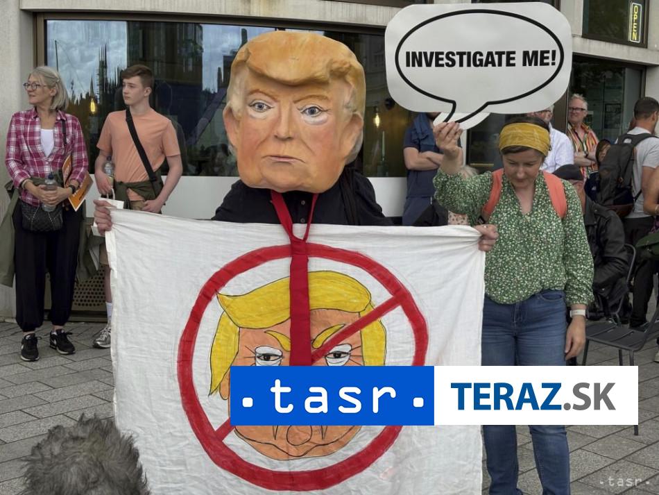 Obyvatelia Skotska protestovali proti Trumpovej navsteve