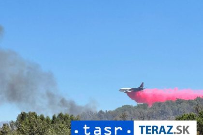 Poziare v Grand Canyone sa dalej siria
