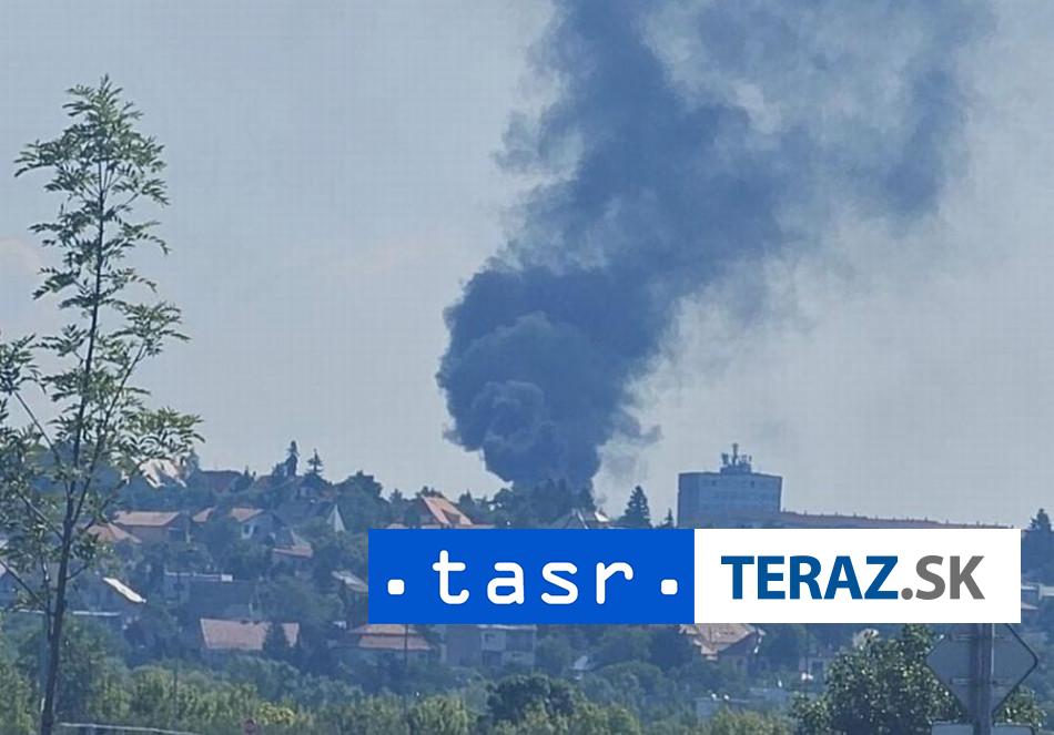 Pri pozari v Nitre horela strecha domu