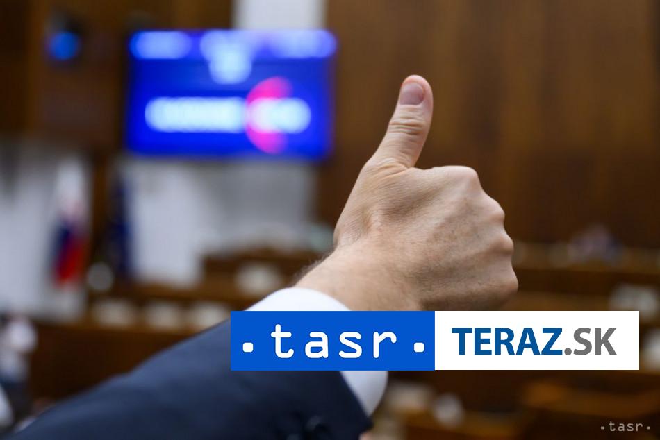 Rumunska vlada ustala hlasovanie o nedovere