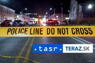 V Los Angeles narazilo vozidlo do davu 20 zranenych
