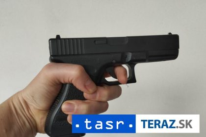 Agresivna zena sa v Piestanoch vyhrazat zbranou