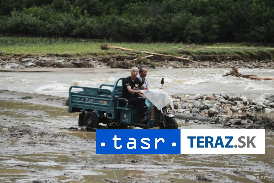 Povodne a zosuvy Peking varuje pred silnymi dazdami