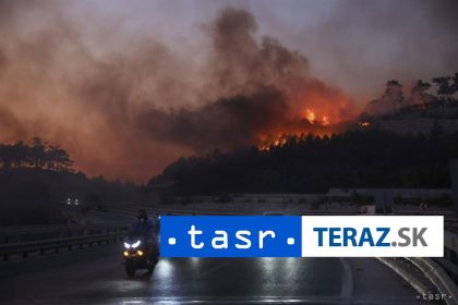 Poziar v oblubenej turistickej destinacii evakuoval stovky ludi