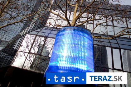 Styri vrazdy Zena zabila seba a deti otec zadusil batola