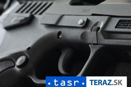 TRAGEDIA NA CERPACEJ STANICI Ozbrojeny utocnik zabil policajta