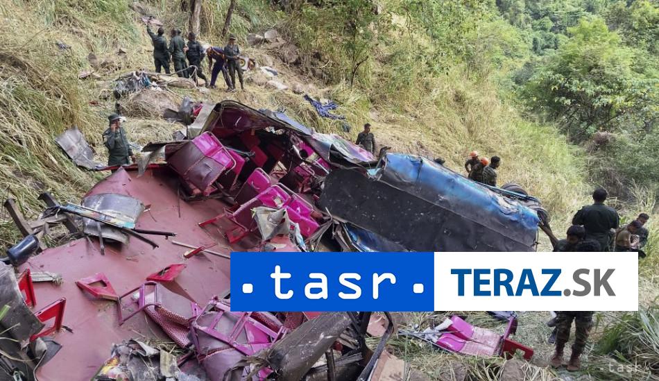 Autobus s turistami sa zrutil 15 ludi neprezilo