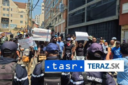 Na Madagaskare opat vypukli potycky medzi demonstrantmi a policou