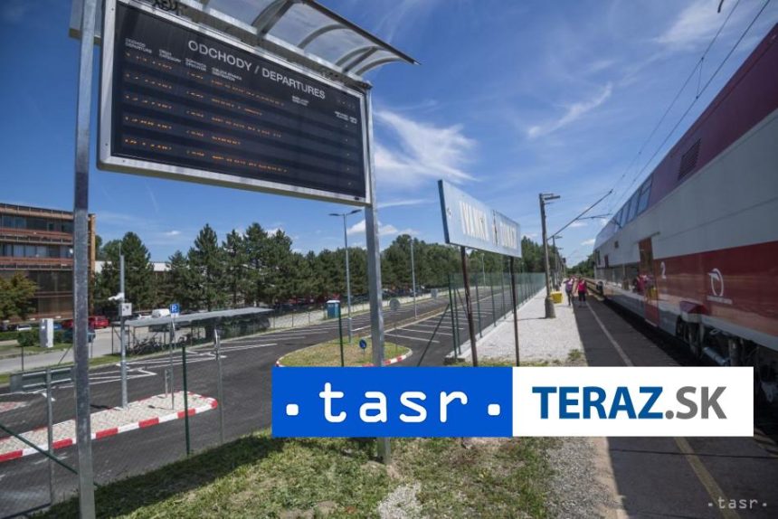 Pred mestsky urad v Liptovskom Hradku umiestnili elektronicku tabulu