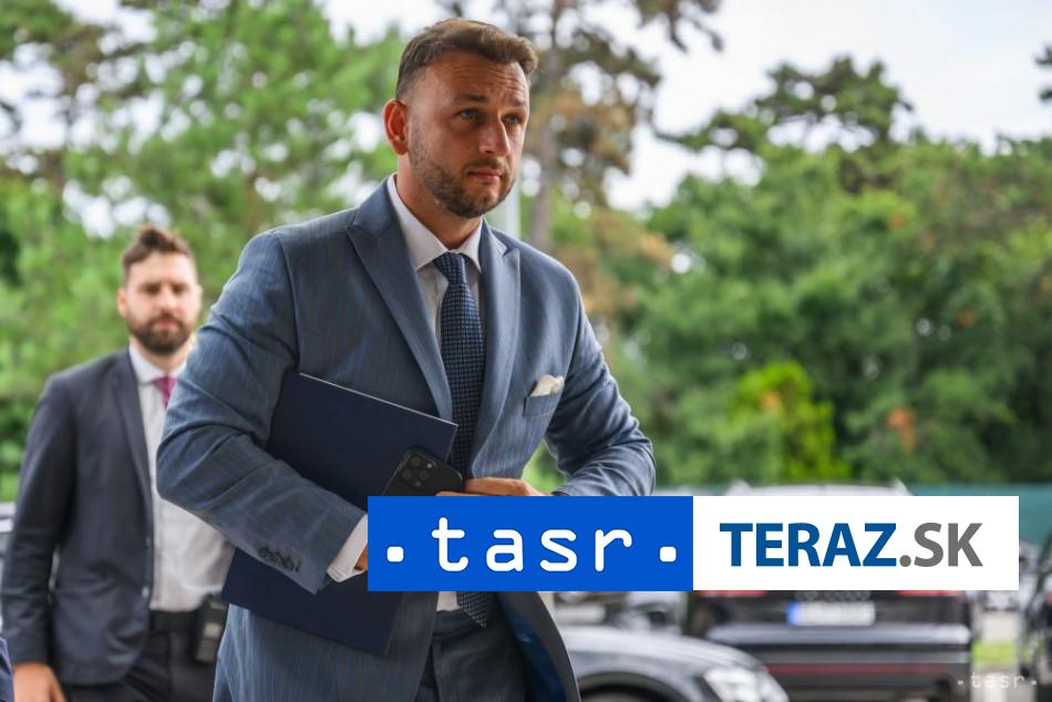 Sutaj Estok Podvodnici okradli seniorov o 16 miliona eur