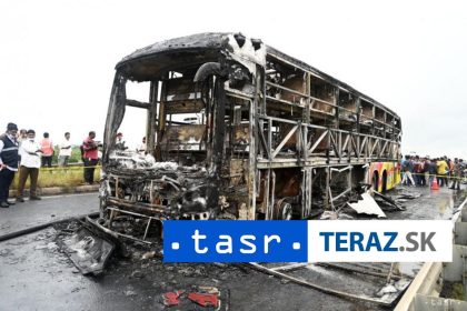 TRAGICKY POZIAR AUTOBUSU HLASIA NAJMENEJ 20 OBETI