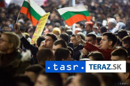 Ludia v Bulharsku protestovali pred parlamentom proti rozpoctu