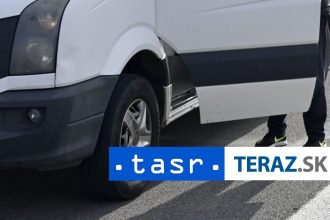 Nakladne vozidlo narazilo do ludi na trhu