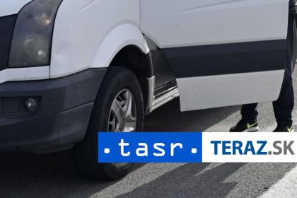 Nakladne vozidlo narazilo do ludi na trhu