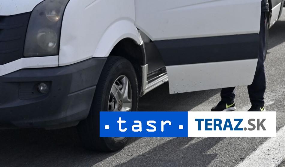 Nakladne vozidlo narazilo do ludi na trhu