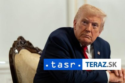 Trump zrusil dokumenty podpisane Bidenovym perom
