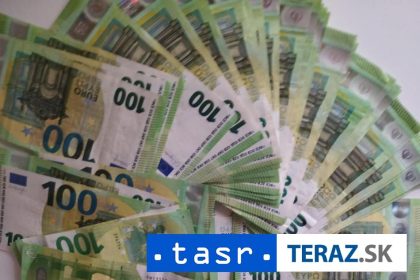 Vydrazili fotoaparat papeza Frantiska na charitu