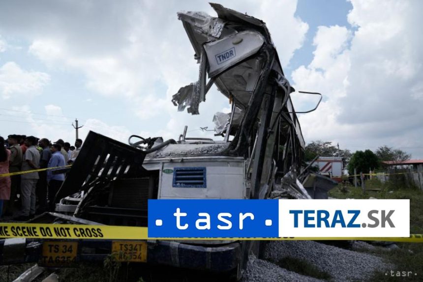 Zrazka nakladiaka s autobusom Hlasia najmenej 20 mrtvych