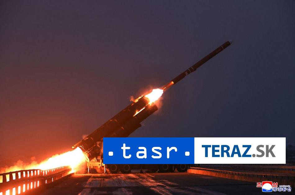 Kim Cong un sledoval skusobne odpalenie rakiet