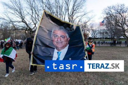 Iran Pahlavi vyzval bezpecnostne sily aby sa pridali k demonstrantom