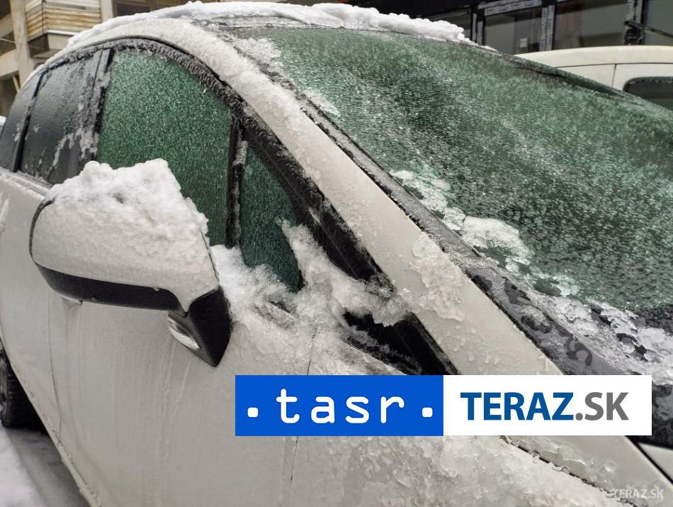 Viac ako 60 nehod za par hodin Moravu postihla poladovica