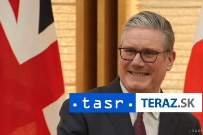 Epsteinova afera vyvija tlak na Starmera tvrdia britske media