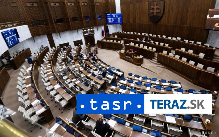 Poslanci v utorek odstartuju treti tyzden rokovania aktualnej schodze