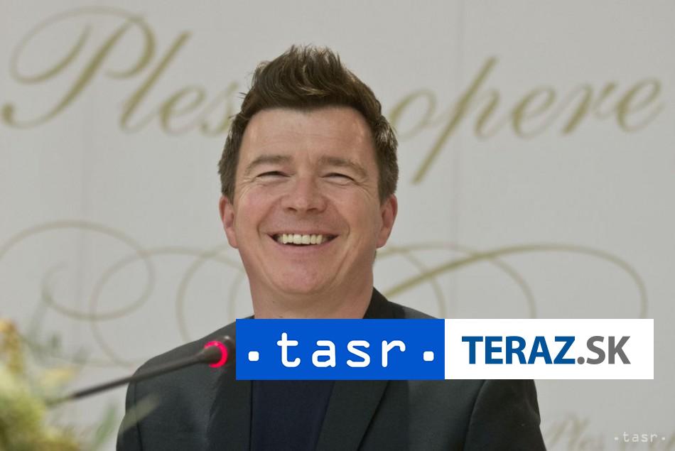 Rick Astley ma 60 rokov pocuva tvrdu hudbu a spieva piesne The Smiths