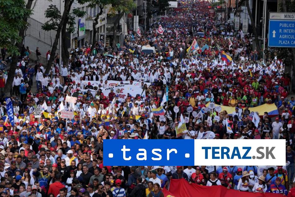 Tisice Venezuelcanov v uliciach Caracasu ziadali prepustenie Madura
