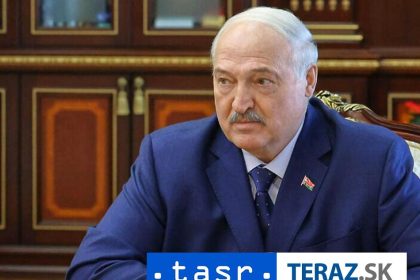 Lukasenko pricestoval do Severnej Korey na pozvanie Kim Cong una