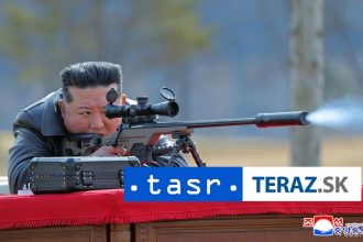 Severna Korea odhalila prvu znamu sochu vodcu Kim Cong una