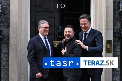 Starmer pri prijati Zelenskeho Putin nesmie profitovat z vojny v Irane