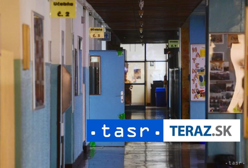 STRELBA NA SKOLE Student postrelil ucitelku potom spachal samovrazdu