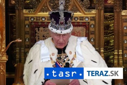 Kral Karol predstavil vladny program Starmer celi tlaku na odstupenie