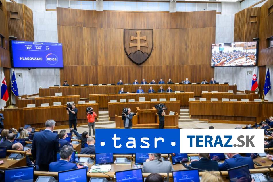 NRSR ukoncila den diskusiou o sprave o pokroku SR
