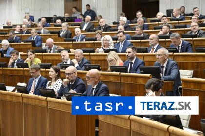 Parlament sa bude zaoberat aj v pondelok