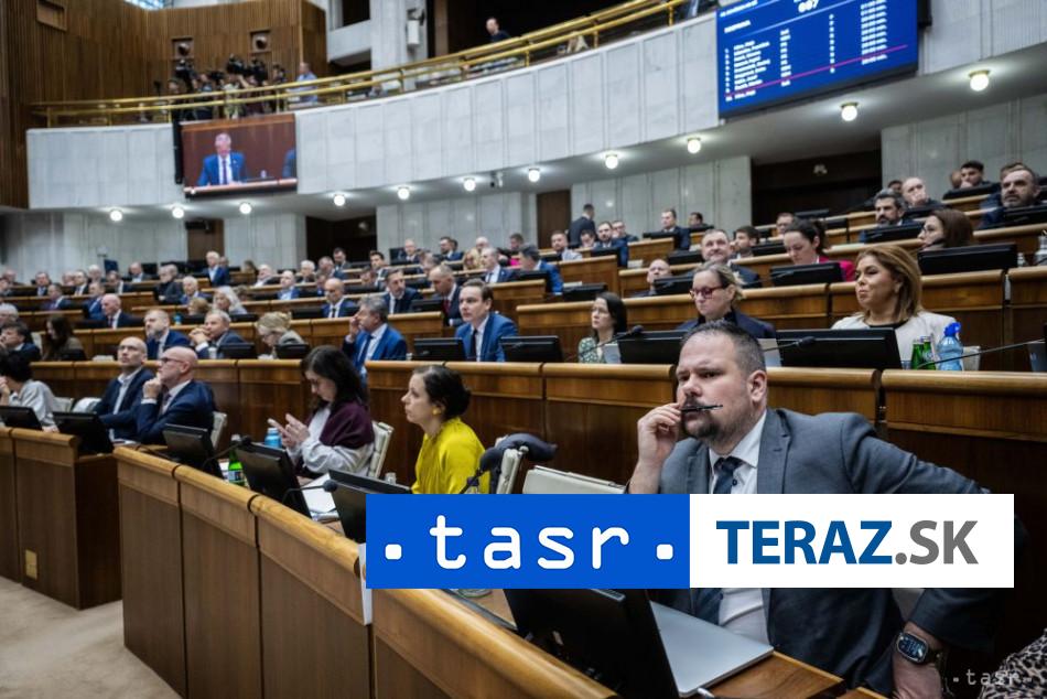 Poslanci pokracuju v diskusii o volbe z cudziny