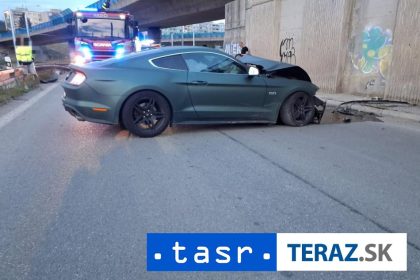 AUTO NARAZILO DO MOSTA V Kosiciach utrpeli zranenia dve osoby