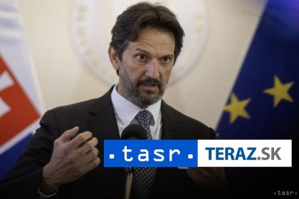 KDH predlozilo navrh na odvolanie ministra obrany R Kalinaka