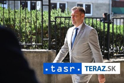Poslanci neboli schopni uznasat sa pri pokuse zacat odvolavanie Tarabu