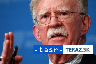 Trumpov byvaly poradca sa prizna k nelegalnemu drzaniu utajovanych dokumentov