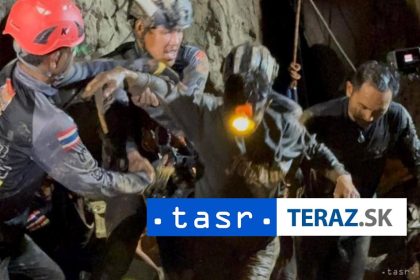 zachranari v laose pozastavili patranie po muzoch uviastnutych v jaskyni