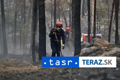 Hasici zastavili sirenie poziarov v lese Fontainebleau nedaleko Pariza