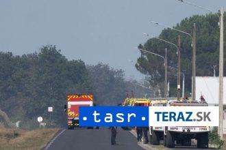 Pri francuzskom Bordeaux evakuovali tisice turistov kvoli lesnemu poziaru