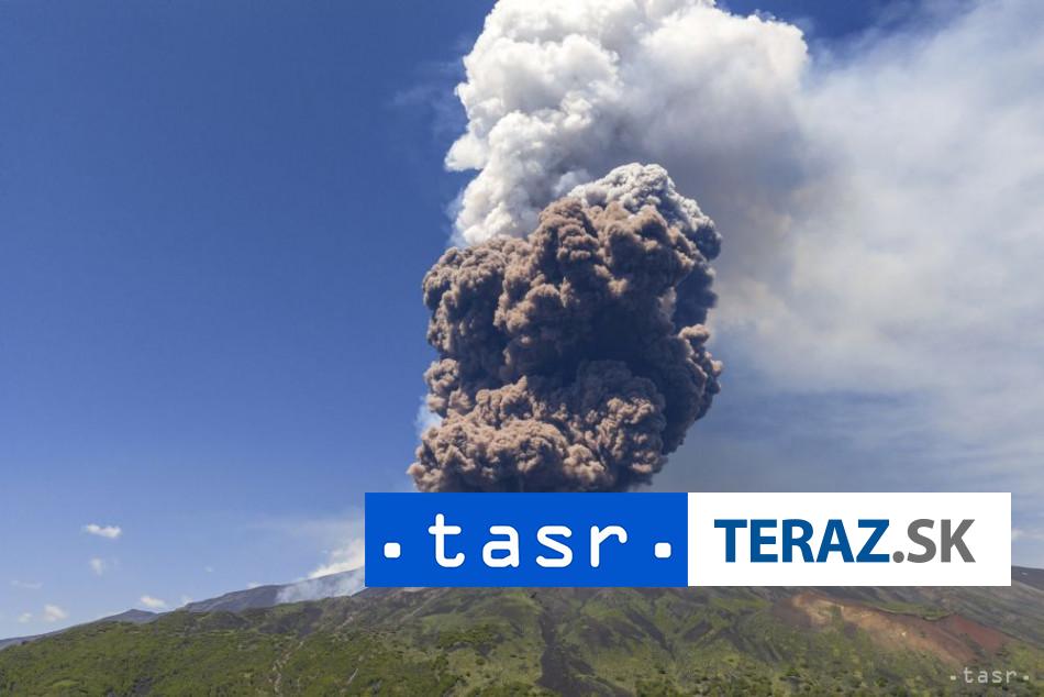 Etna komplikuje lety na Sicilii prevadzku letiska obmedzil popol