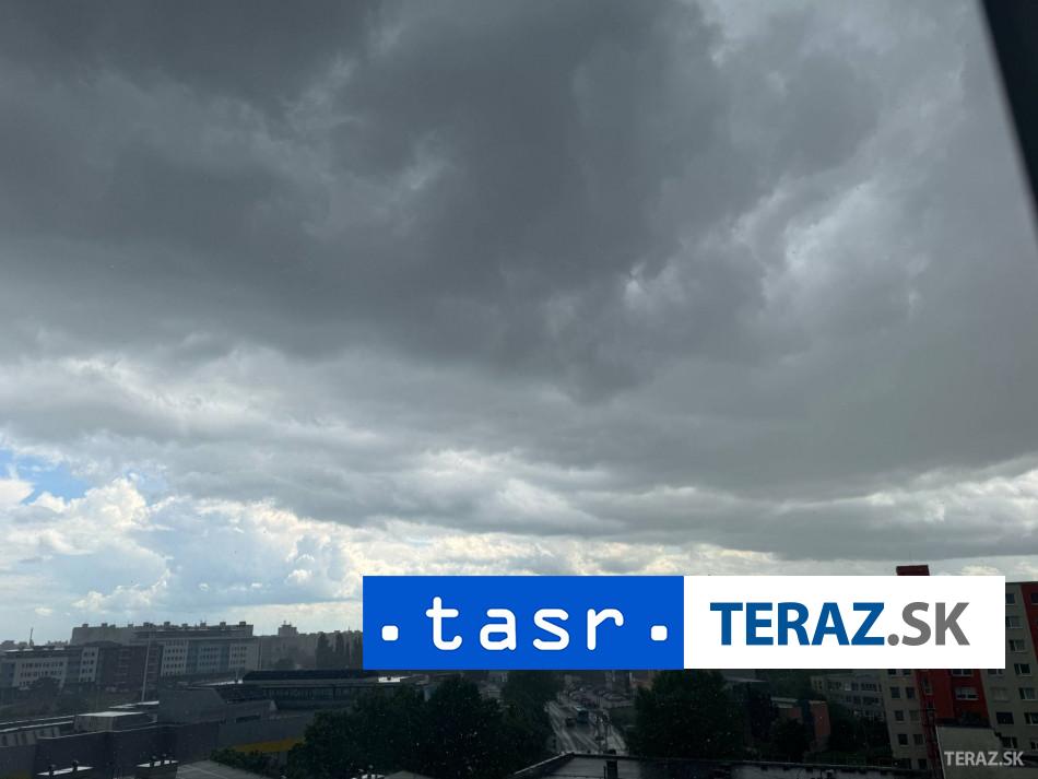 NEMAJU ELEKTRINU Po burke ma problemy tisice domacnosti