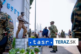 Ugandska armada odhalila pametnik Jonathana Netanjahua