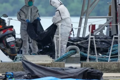Počet obetí požiaru filipínskeho trajektu stúpol na najmenej 76